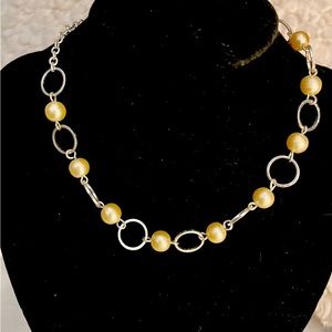 Costume jewelry necklace silver and white pearl